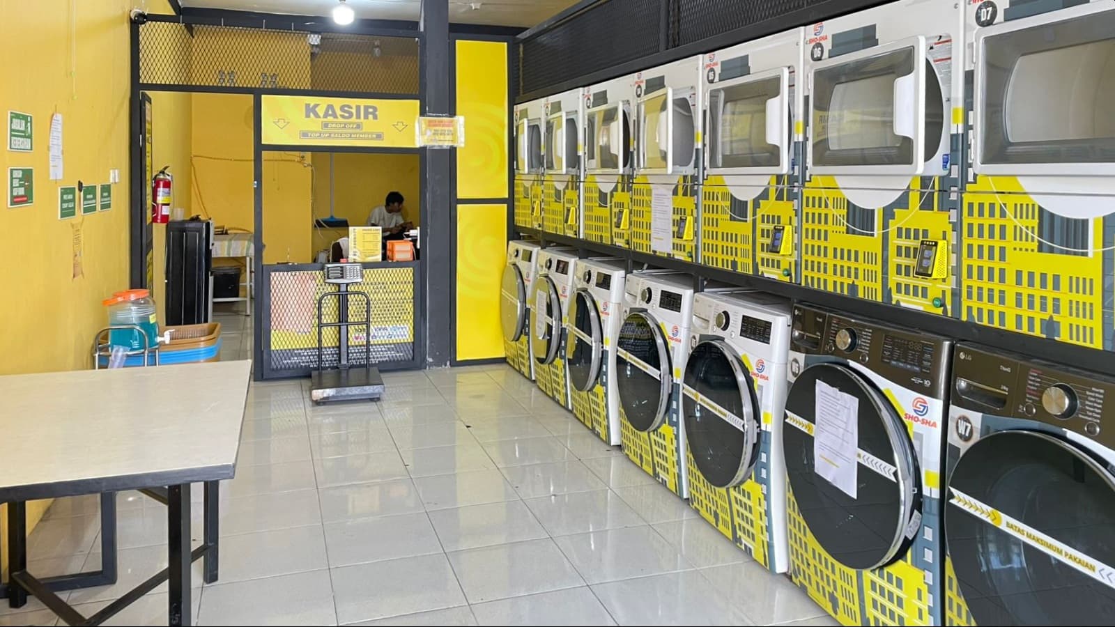 Interior outlet bersih
